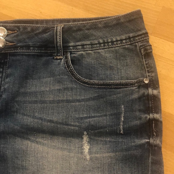 INC Denim Shorts - LIKE NEW - WORN ONCE - Picture 5 of 13